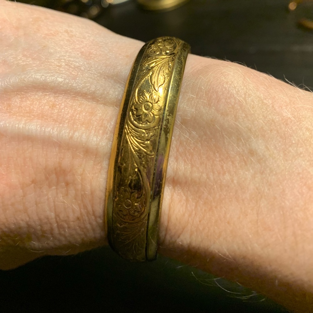 Sausalito Craftworks Gold Flower Pattern Cuff Bracelet * Good Preowned Condition